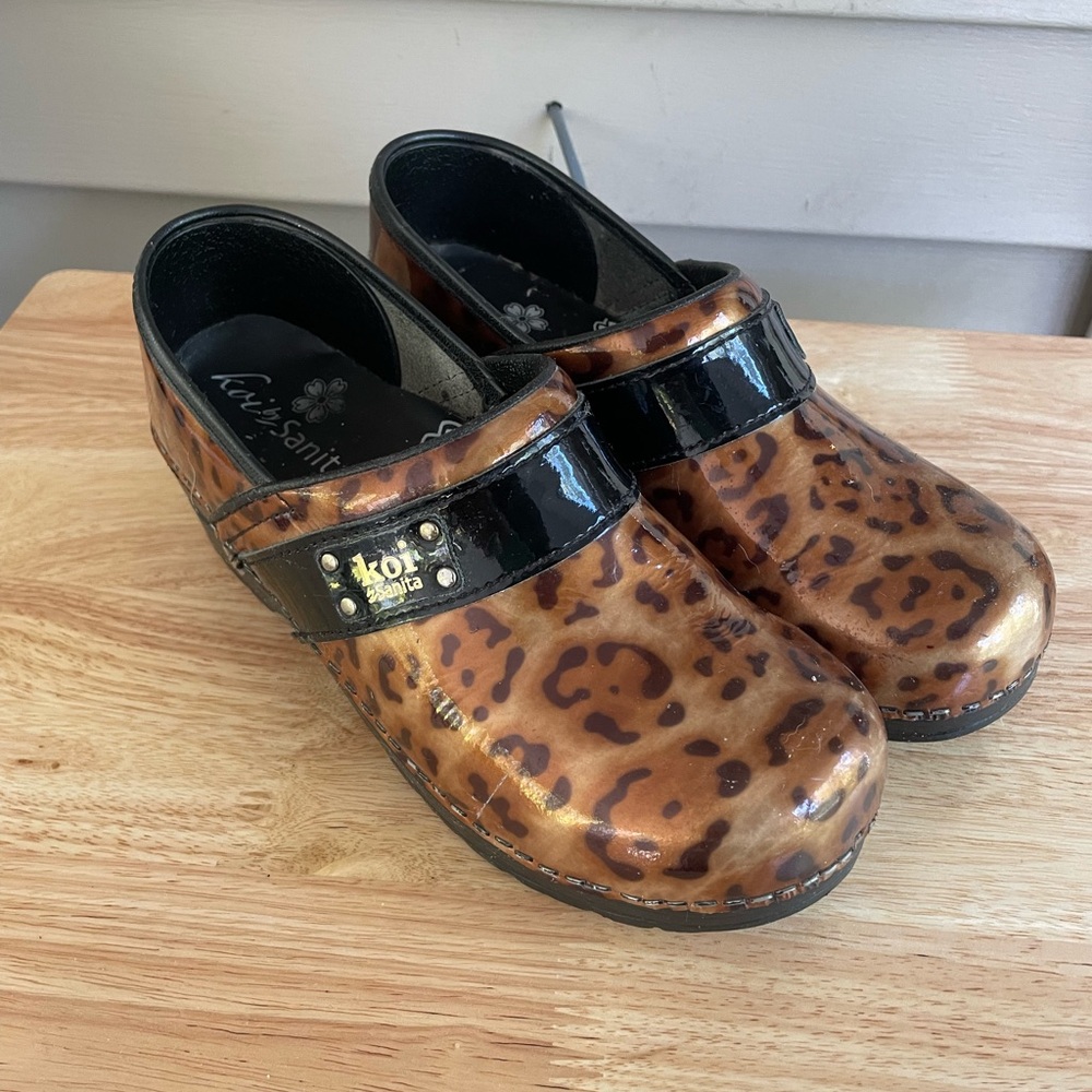 Women’s Sanita Gold Leopard Print Clogs